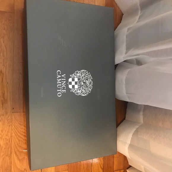 Vince Camuto Women's 'Sashe' Grey Suede Boots - Picture 2 of 8